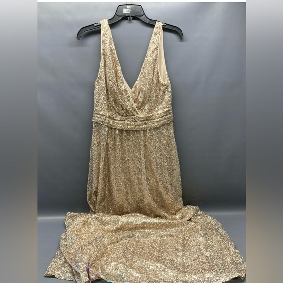 David's Bridal Women's Gold Sequined V
Neck Gown Size 10P - Picture 2 of 6